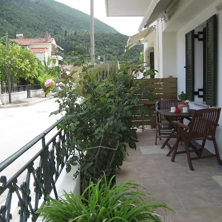 Appartement Nostalgia A In 50 Metres From The Sea *