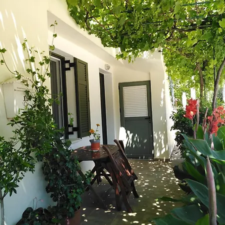 Nostalgia A In 50 Metres From The Sea Apartamento